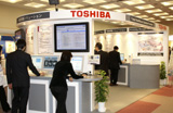 企業展示の様子。東芝メディカルシステムズと東芝住電医療情報システムズ