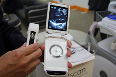 超音波診断装置のコーナーではVscanなどを展示