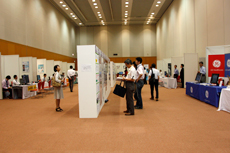 協賛企業の機器展示会場