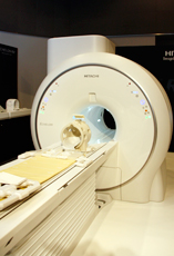 操作性を追求した1.5T MRI「ECHELON RX」