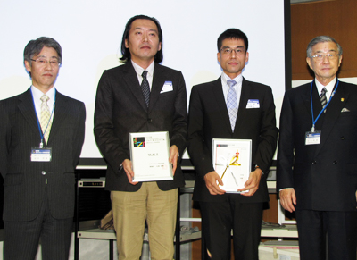 集合写真 左より,前田氏,服部氏(シルバー賞),野方氏(ゴールド賞),北島氏