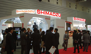 safire搭載シリーズを中心とした展示を行った島津製作所
