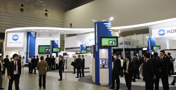ブースのテーマは「コミュニケーションハーモニー〜医療の明日をつなぐ」