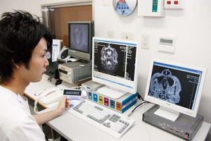 fMRI̓\tgEGAڂꂽPCijj^fMRIBɎoɎh^邽߂̑u